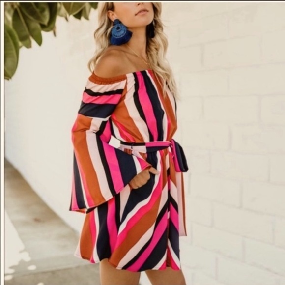 [VICI] Claremont Pocketed Off The Shoulder Dress - Picture 4 of 6